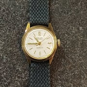 Golda 17 Rubis Naisten Rannekello nylonrannekkeella